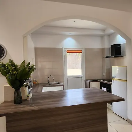 Seaside Private Garden Terrace Bbq And Pool * Paphos