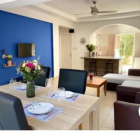 Apartment Seaside Private Garden Terrace Bbq And Pool